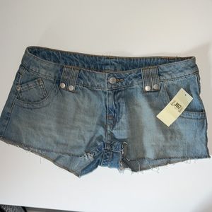 JLo sand wash Jean shorts size 7 NWT NEW with tags